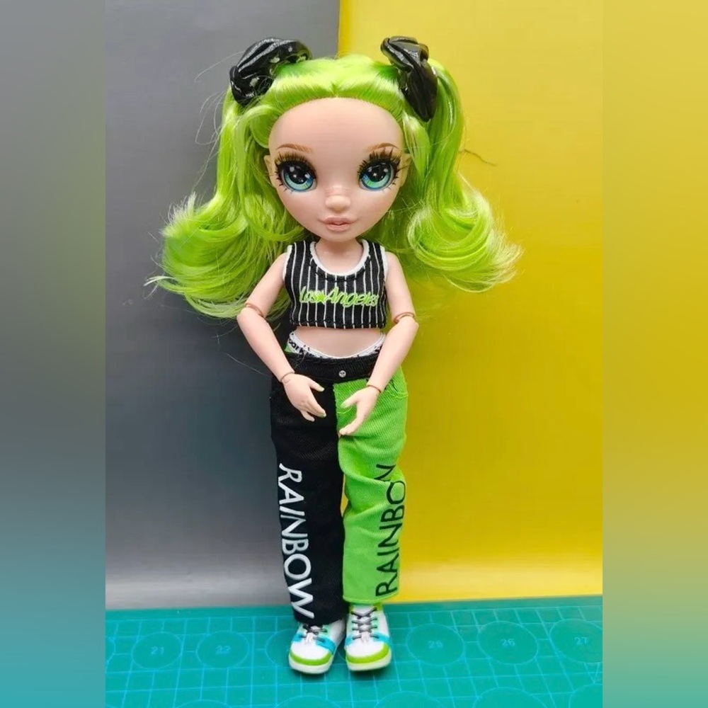 💚 RAINBOW HIGH “JADE HUNTER” DOLL 💚 - Picture 2 of 6